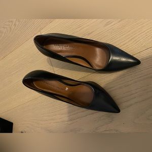 BLACK HEELS - SIZE: 7.5